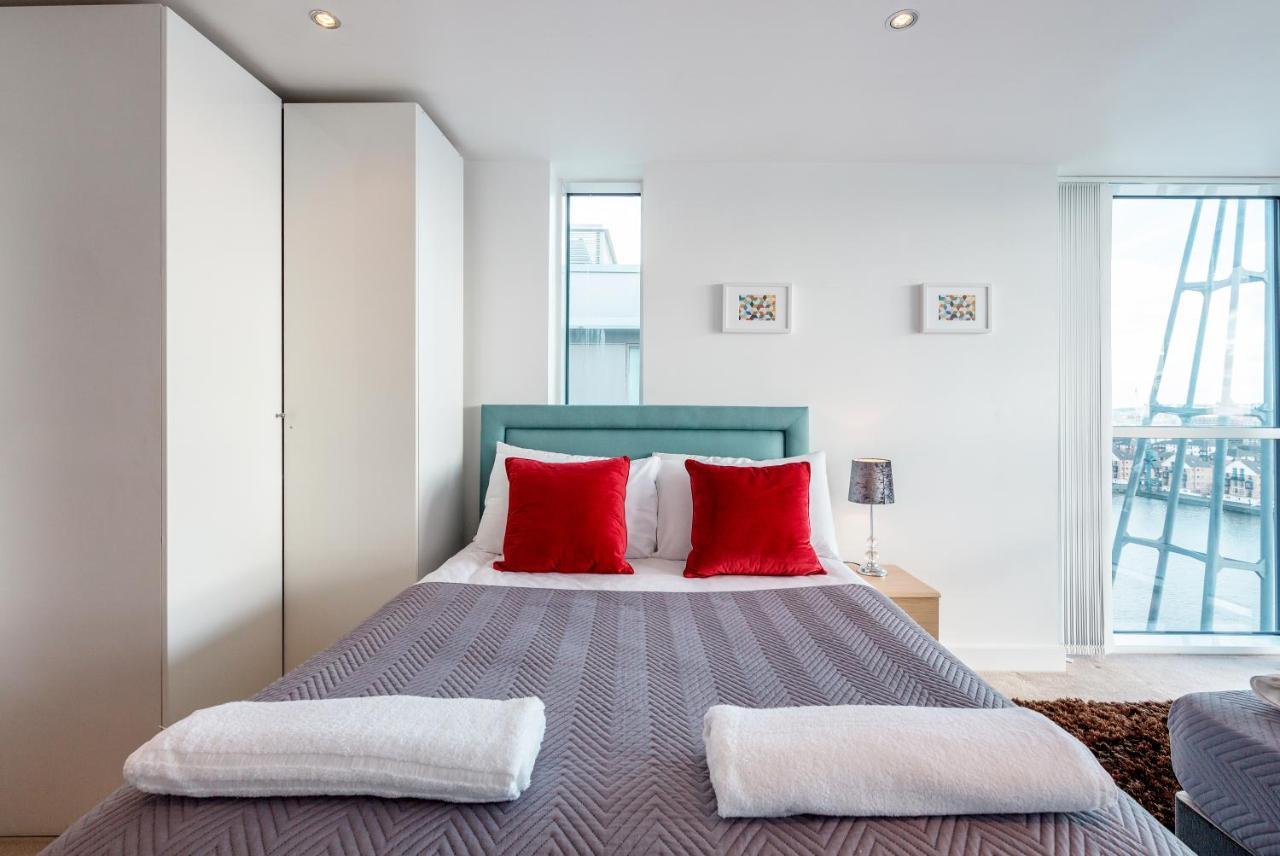 Premium Excel 3 & 2 Bedrooms Londra