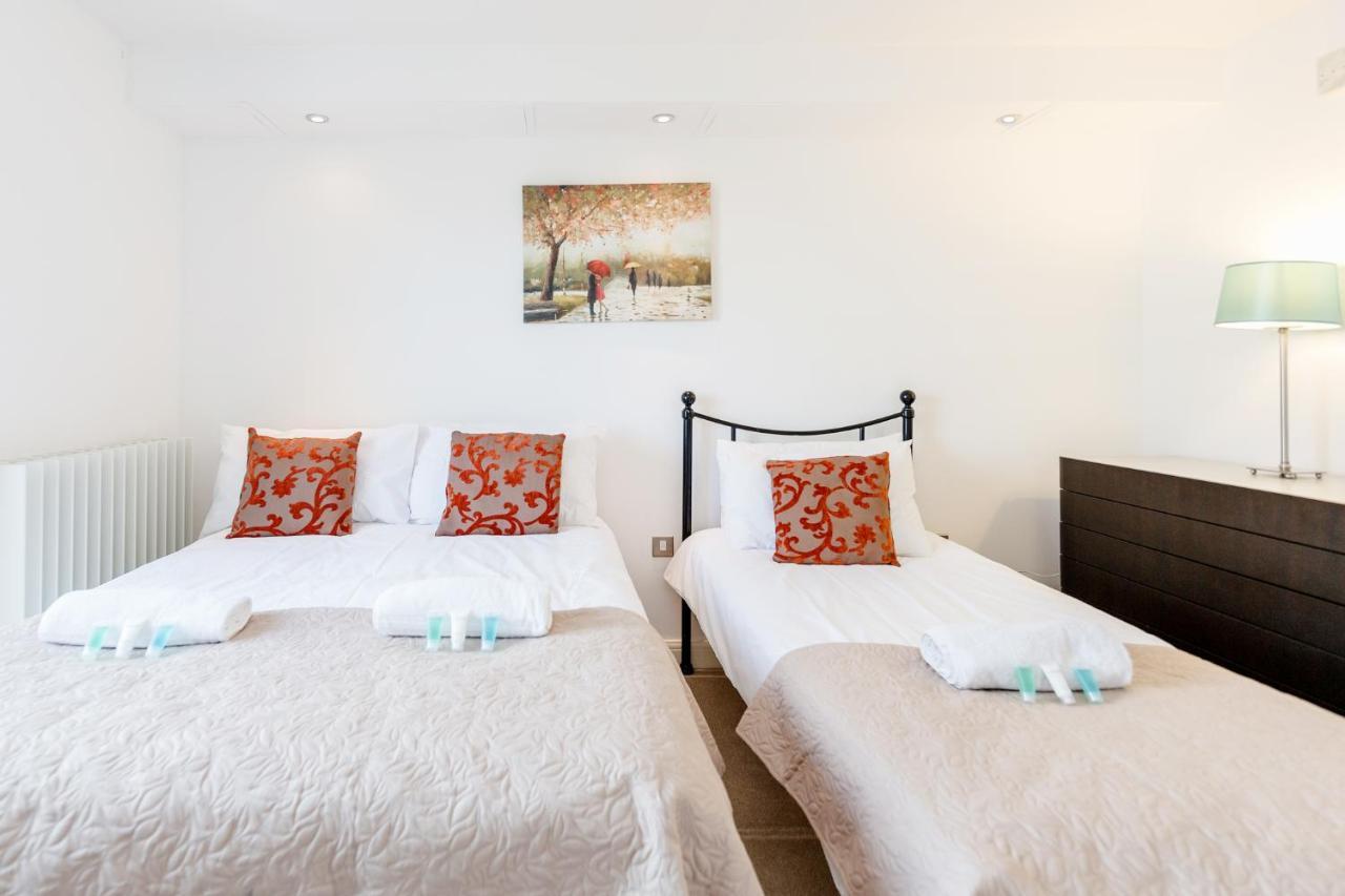 Premium Excel 3 & 2 Bedrooms Londra
