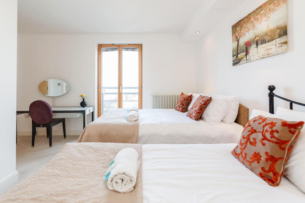 Premium Excel 3 & 2 Bedrooms * Londra