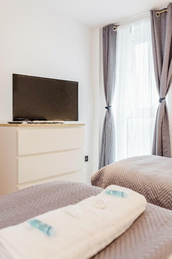 Premium Excel 3 & 2 Bedrooms Londra